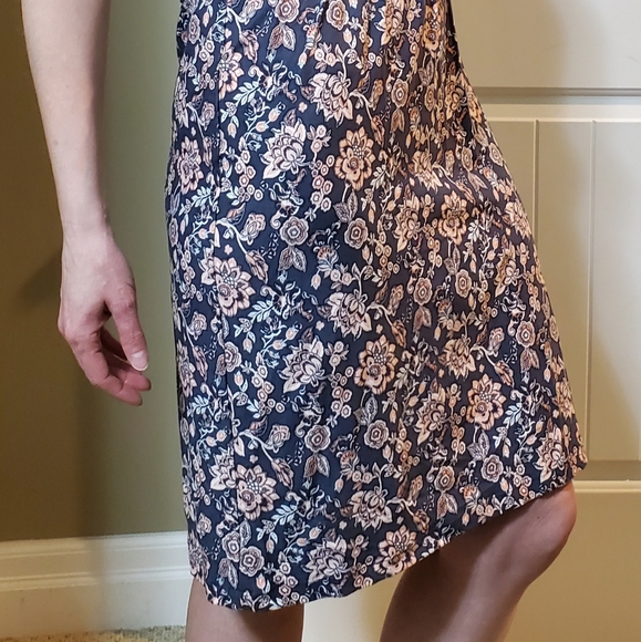 NWOT Floral summer dress. - Picture 4 of 6